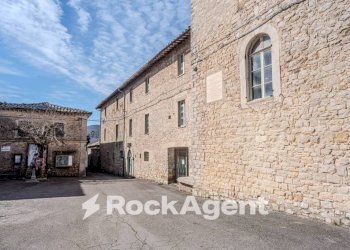 Facciata - Stabile - Palazzo Località Morruzze, 14, Baschi - foto 1