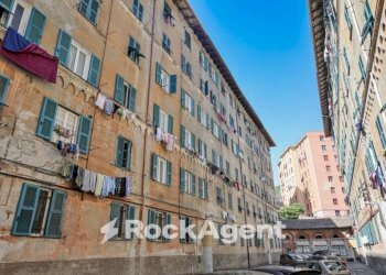 Facciata - Quadrilocale via del Lagaccio, 12, Genova (zona Granarolo) - foto 2