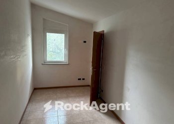 Camera da letto - Bilocale via del Villino, Alanno - foto 20