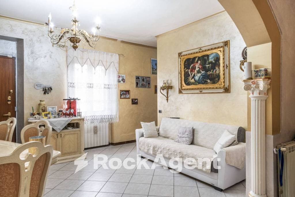 Salone - Casa indipendente via Molino D'Agogna, 6, Galliavola - foto 1