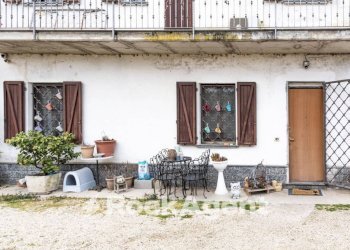 Facciata - Casa indipendente via Molino D'Agogna, 6, Galliavola - foto 32