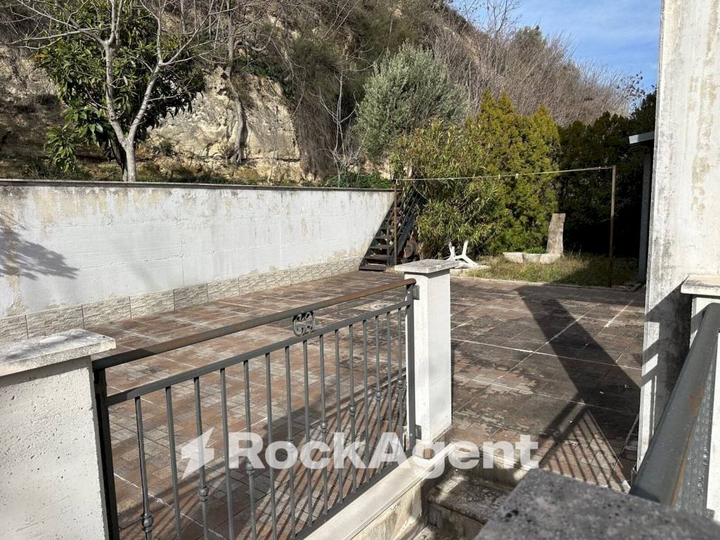 Terrazzo - Villa via Maragona, 78, Torre De' Passeri - foto 3