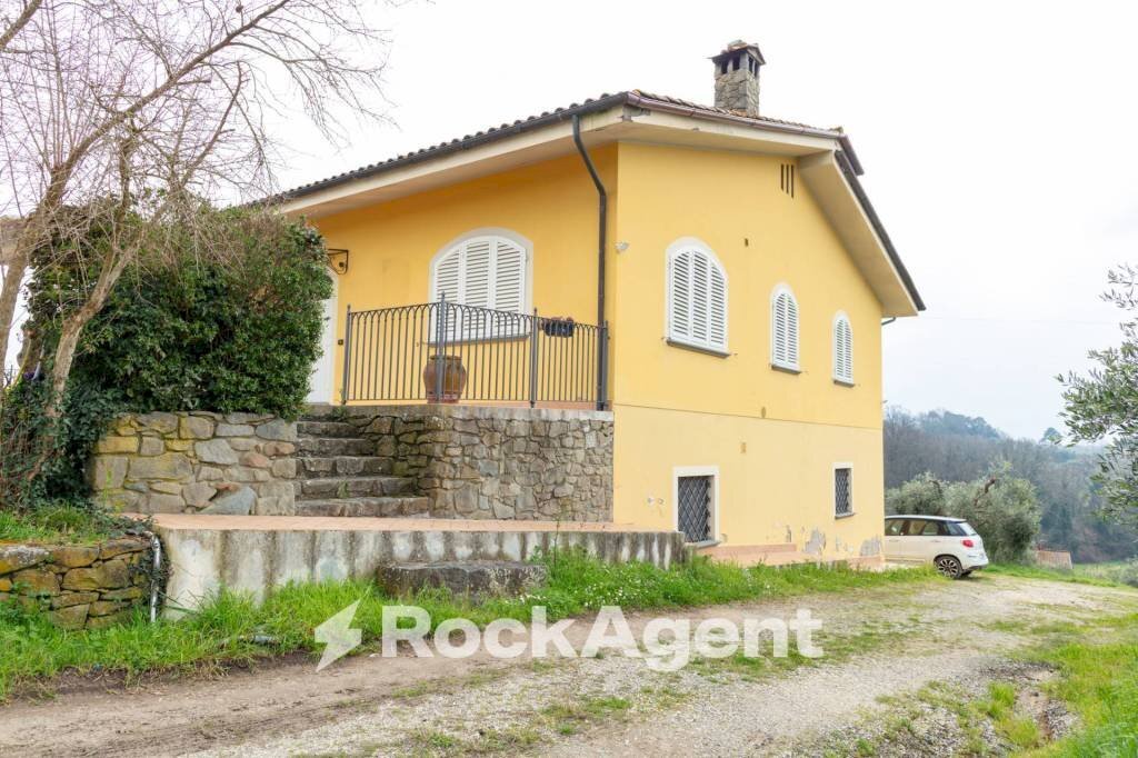 Facciata - Villa via della Tinaia, 12, Montecarlo - foto 2