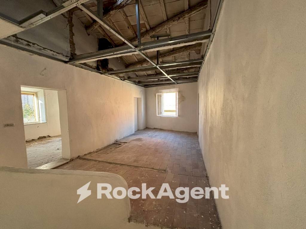 Magazzino - Three-room apartment via Giovanni Pascoli, 1, Borghi - photo 3