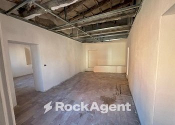 Magazzino - Three-room apartment via Giovanni Pascoli, 1, Borghi - photo 4