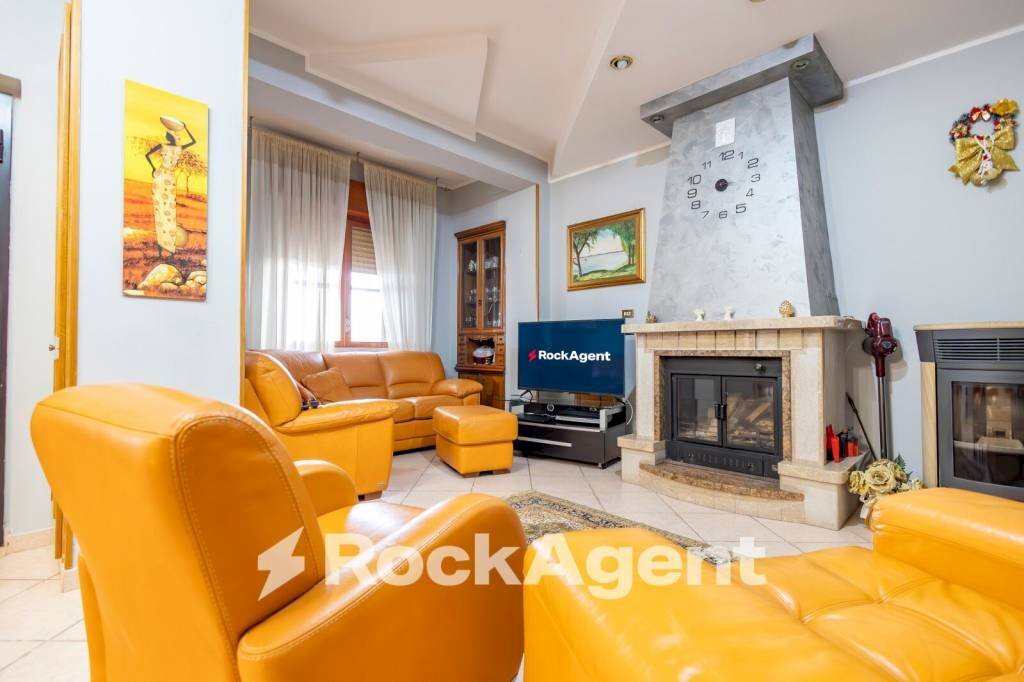 Salone - Villa contrada Roccani, 59, Simeri Crichi - foto 2