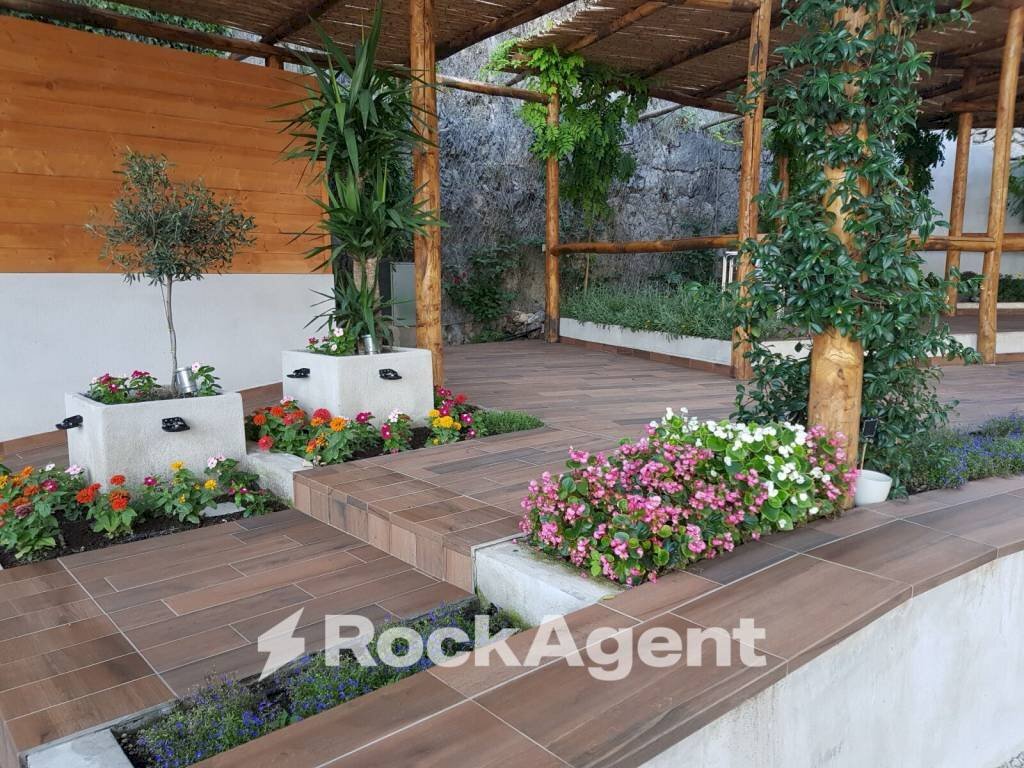 Giardino - Attività Commerciale via Aldo Moro, 1, Furore - foto 3