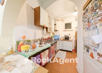 Cucina - Trilocale vico Giannini, Genova (zona Centro Storico) - foto 8