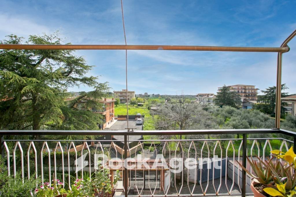Balcone - Quadrilocale via Roccabernarda, 48, Roma - foto 1