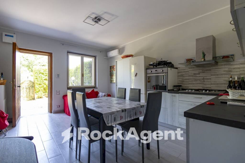 Cucina - Trilocale via Giosuè Carducci, 51, Montepaone - foto 1