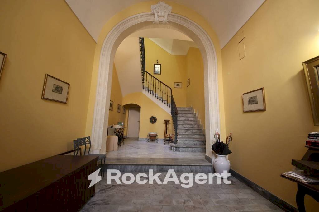 Interno palazzo - Stable - Palace via Bari, Brindisi - photo 2