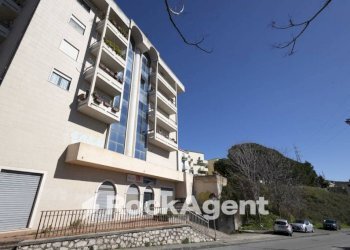 Facciata - Box viale dei Bizantini, 75, Catanzaro - photo 3