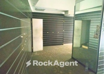 Interno palazzo - Negozio via Nazionale, 180, Roma (zona Centro Storico) - foto 5