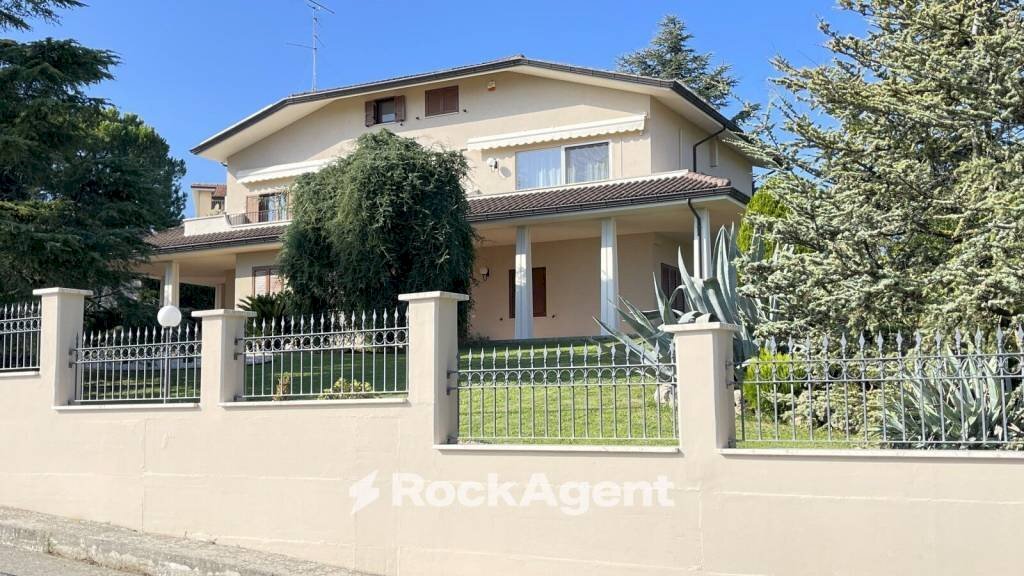 Facciata - Villa via FONTANELLE 11, Tortoreto - foto 1