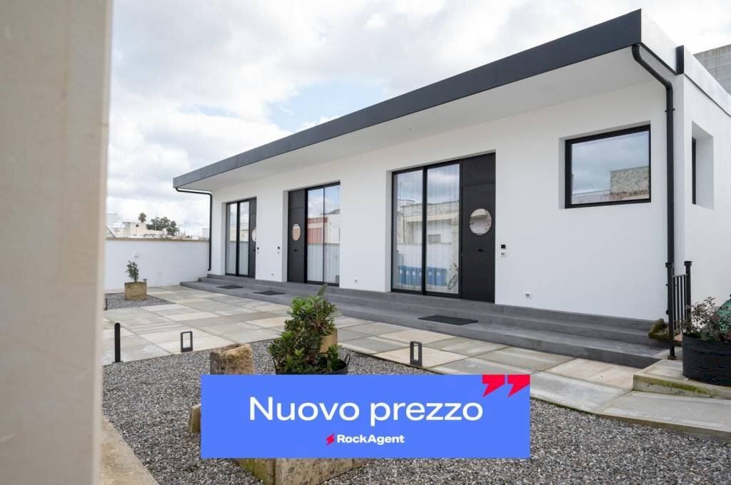 Facciata - Stabile - Palazzo via Gioacchino Rossini, 30, Melendugno - foto 1