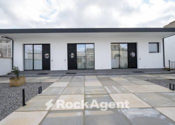 Facciata - Stabile - Palazzo via Gioacchino Rossini, 30, Melendugno - foto 4