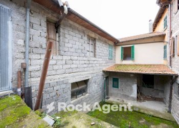 Cortile interno - Stabile - Palazzo Località Villa Regnano, Casola in Lunigiana - foto 21