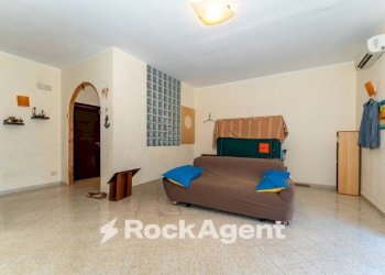 Salone - Four-room apartment via Pantelleria, 20, Belpasso - photo 4