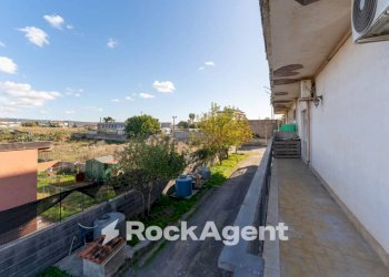 Balcone - Four-room apartment via Pantelleria, 20, Belpasso - photo 24
