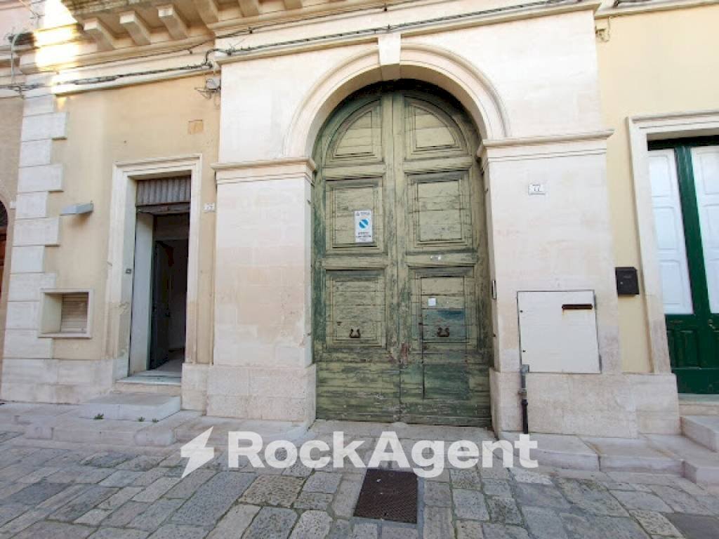 Facciata - Stabile - Palazzo corso Umberto, 77, Trepuzzi - foto 1