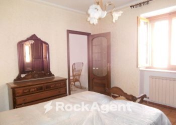 Camera da letto - Bilocale via Dottor Magnani, Breme - foto 8