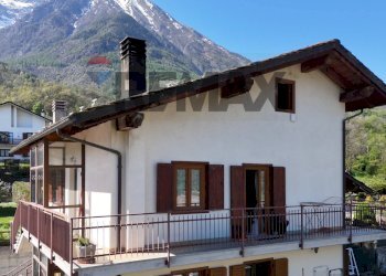 Trilocale Neyran-Dessus, 48 
 Brissogne, Brissogne - foto 1