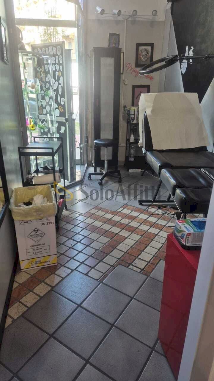 5.jpg - Locale Commerciale Corso Umbria, Torino (zona San Donato) - foto 2