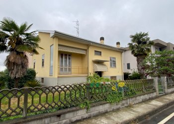 1.jpg - Villa Via Piave 1, Noceto - foto 1