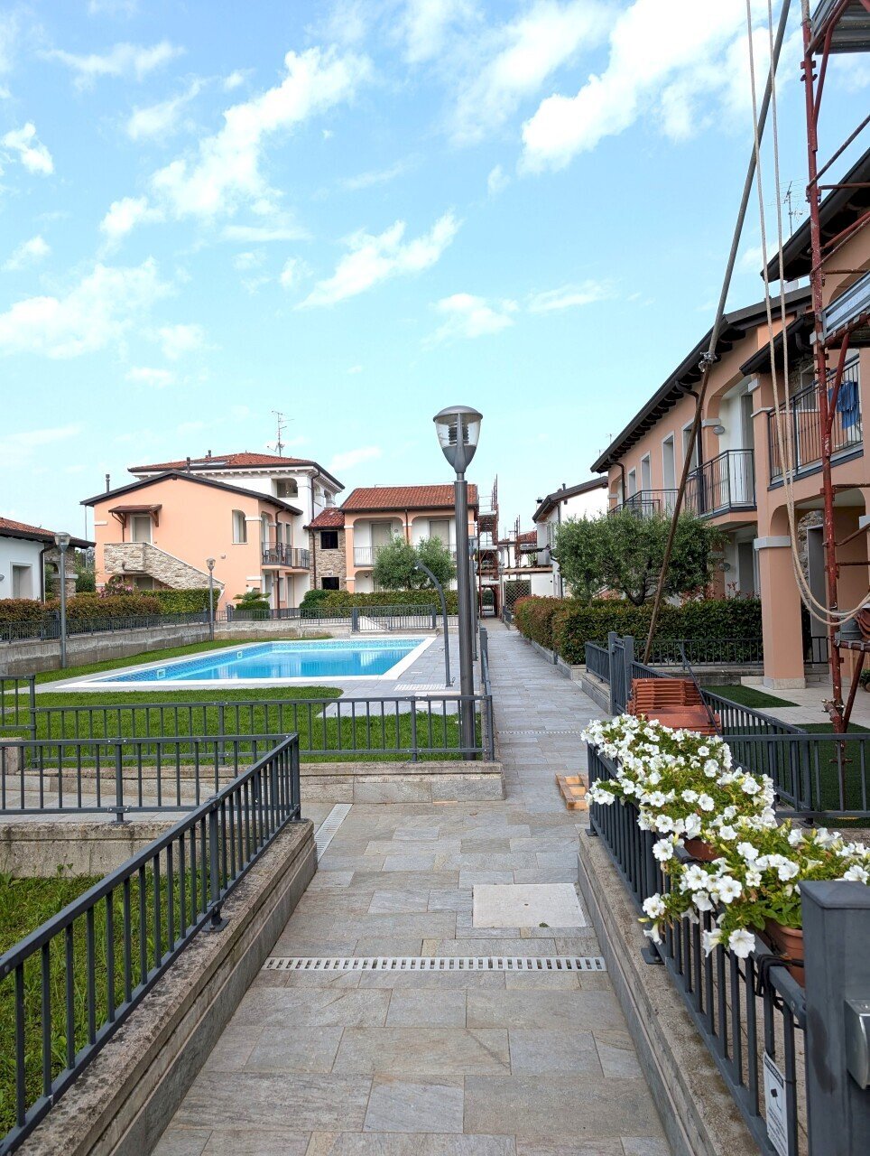 PXL_20250605_074358651.jpg - Trilocale VIA VASCO DA GAMA 10, Sirmione - foto 3