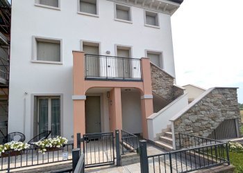 PXL_20250605_074943990.jpg - Trilocale VIA VASCO DA GAMA 10, Sirmione - foto 12