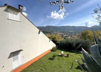 giardino - Villa Via dell'Apparita, Vaiano - foto 6