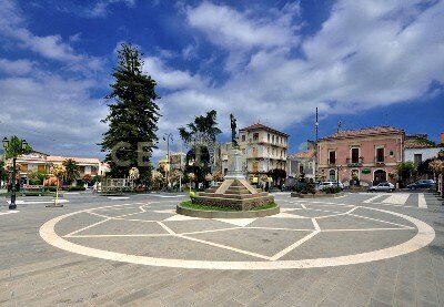 Trecastagni piazza Marconi.jpg - Ristorante Piazza Sant’Alfio, Trecastagni - foto 1