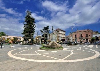 Trecastagni piazza Marconi.jpg - Ristorante Piazza Sant’Alfio, Trecastagni - foto 1