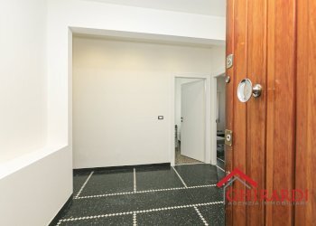 1.0 INGRESSO.jpg - Quadrilocale Via della Insurrezione 12, Genova (zona Sestri Ponente) - foto 2