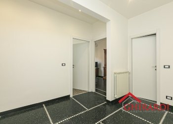 1.1 INGRESSO.jpg - Quadrilocale Via della Insurrezione 12, Genova (zona Sestri Ponente) - foto 3