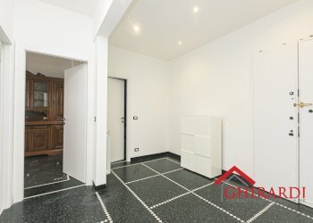 1.2 INGRESSO.jpg - Quadrilocale Via della Insurrezione 12, Genova (zona Sestri Ponente) - foto 4