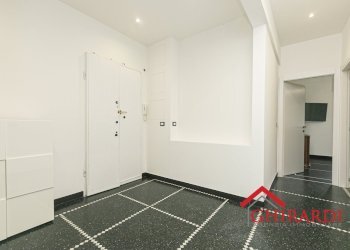 1.3 INGRESSO.jpg - Quadrilocale Via della Insurrezione 12, Genova (zona Sestri Ponente) - foto 5