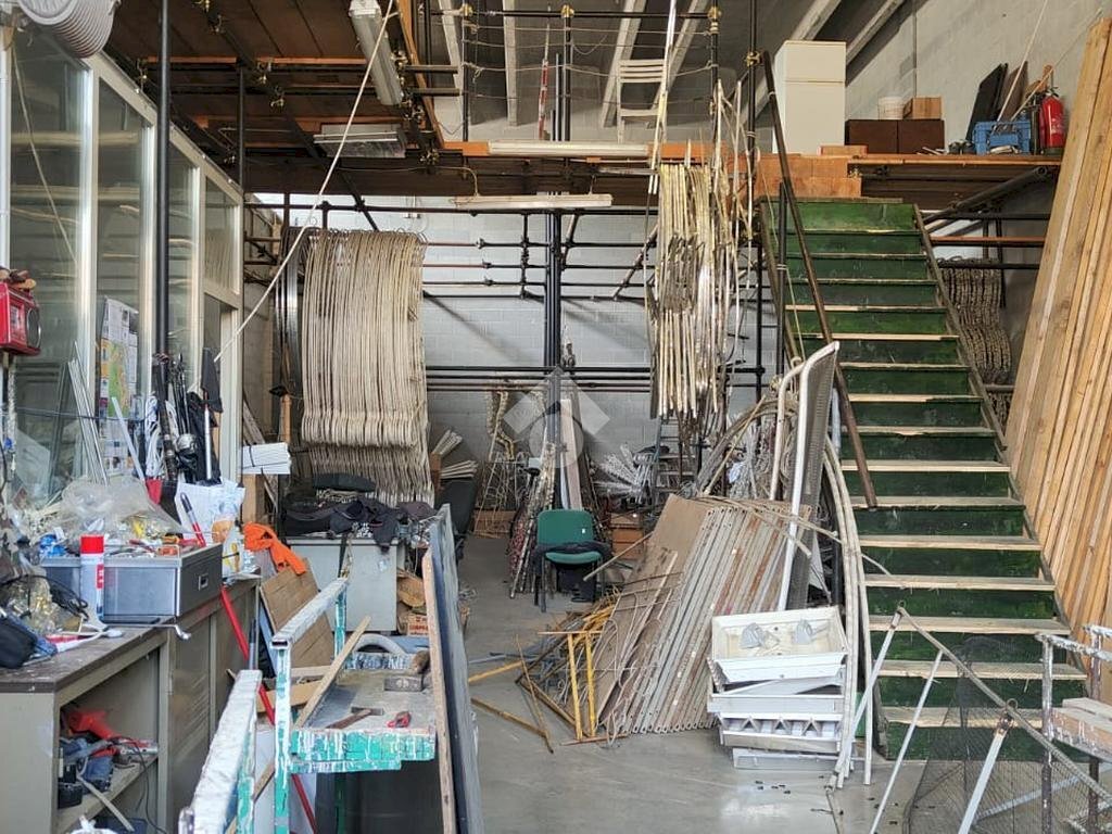 Warehouse via paverano, Savignone - photo 1