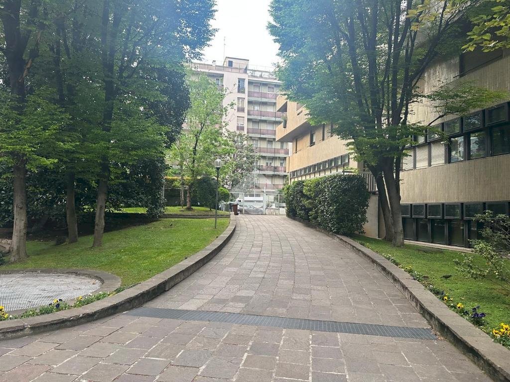 Parking space Via giuseppe frua, Milano (neighborhood Buonarroti) - photo 1