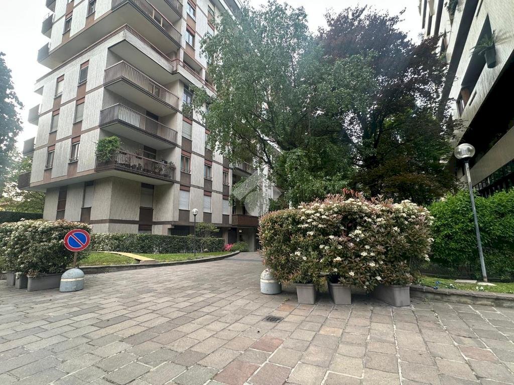 Parking space Via giuseppe frua, Milano (neighborhood Buonarroti) - photo 3