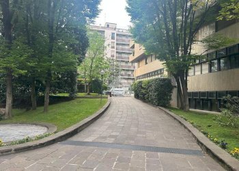Parking space Via giuseppe frua, Milano (neighborhood Buonarroti) - photo 1