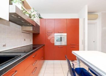 Three-room apartment Cassina De' Pecchi, Cassina de' Pecchi - photo 8