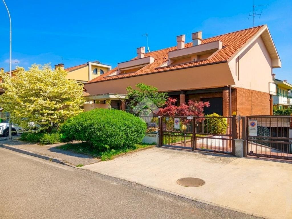 Portion of a house Via Bologna, Cassano d'Adda - photo 1