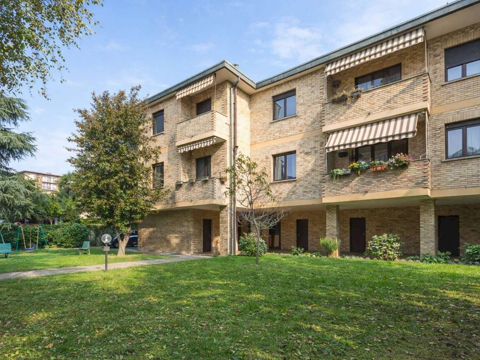 Three-room apartment Muggiò - photo 1