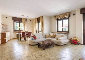 Three-room apartment Muggiò - photo 2