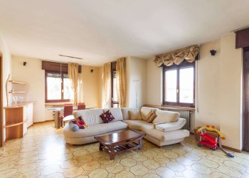 Three-room apartment Muggiò - photo 32