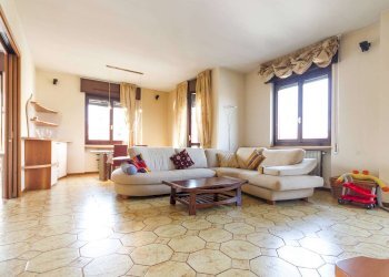 Three-room apartment Muggiò - photo 33