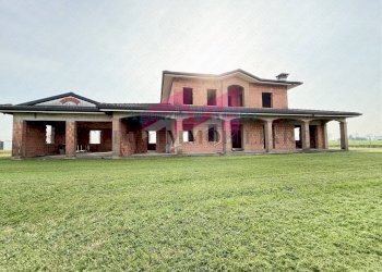 Foto 1 - Villa Via Alfeo Raisi, Castelnovo Bariano - foto 1