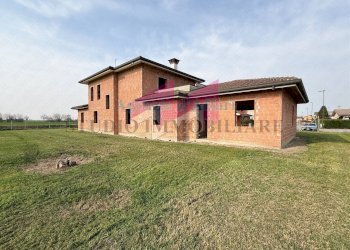 Foto 2 - Villa Via Alfeo Raisi, Castelnovo Bariano - foto 2