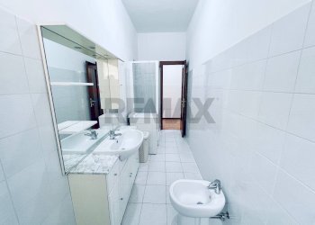 Bagno - Trilocale Via Maffeo Bagarotti
 
30, Milano - foto 24